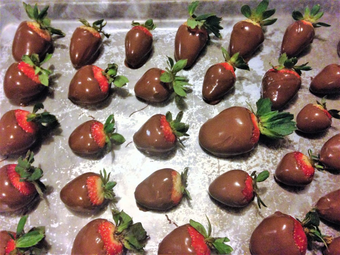 Chocolate Dipped Strawberries DIY Valentines The House That Never