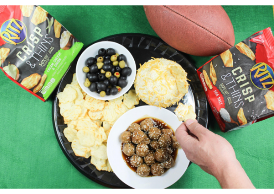 RITZ Crisp & Thins with ibotta - Great snacks for the big game! Also get our Easiest Game Day Cheeseball recipe. #gameday #ritzcracker #cheeseball #entertaining #snacks